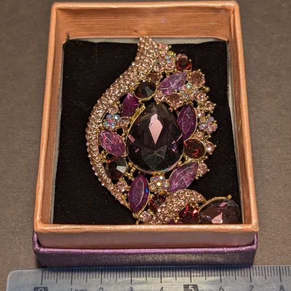 Purple Jeweled Brooch - Picture 4 of 6